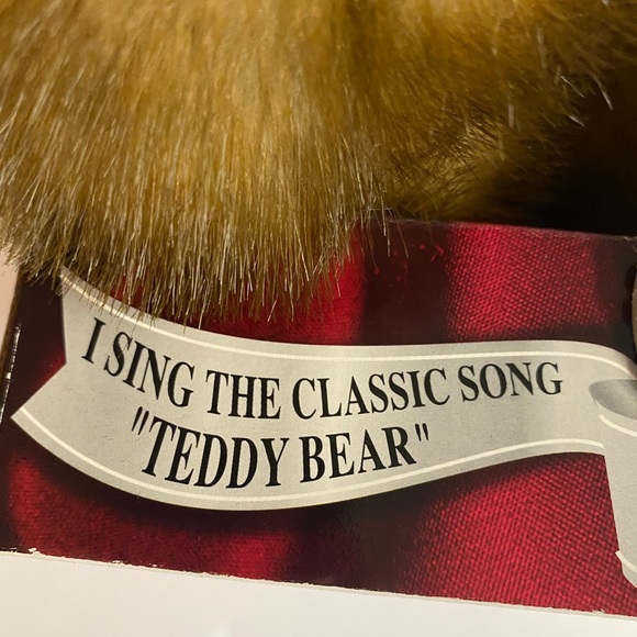 Vintage Dan Dee 100th Anniversary Singing Teddy Bear in Excellent Condition. - Picture 7 of 13